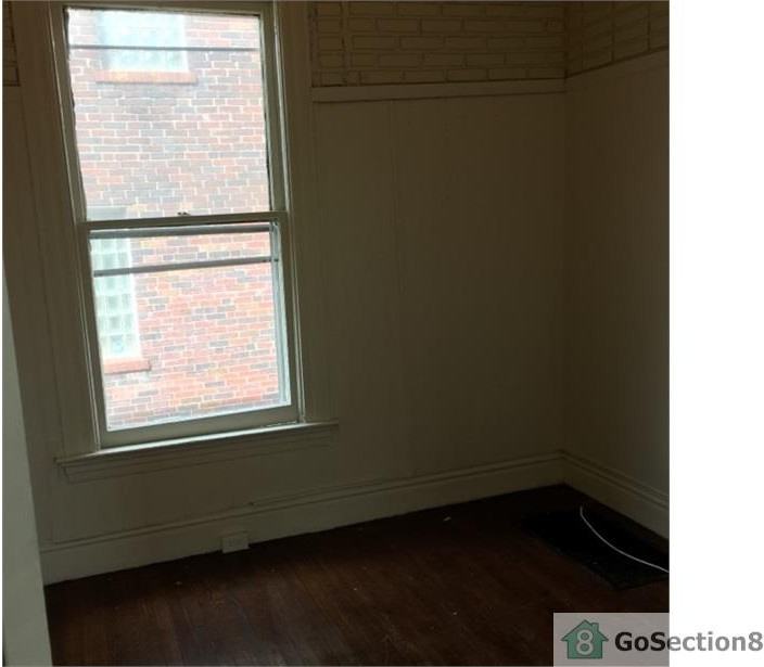 6516 Whitney Ave - Photo 3 of 11