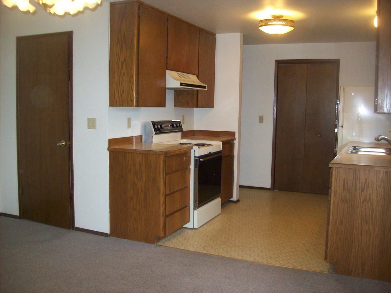 868 Hinotes Ct - Photo 2 of 8