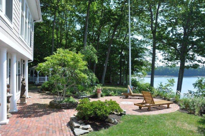 44 Brickyard Cove Ln - Photo 3 of 27