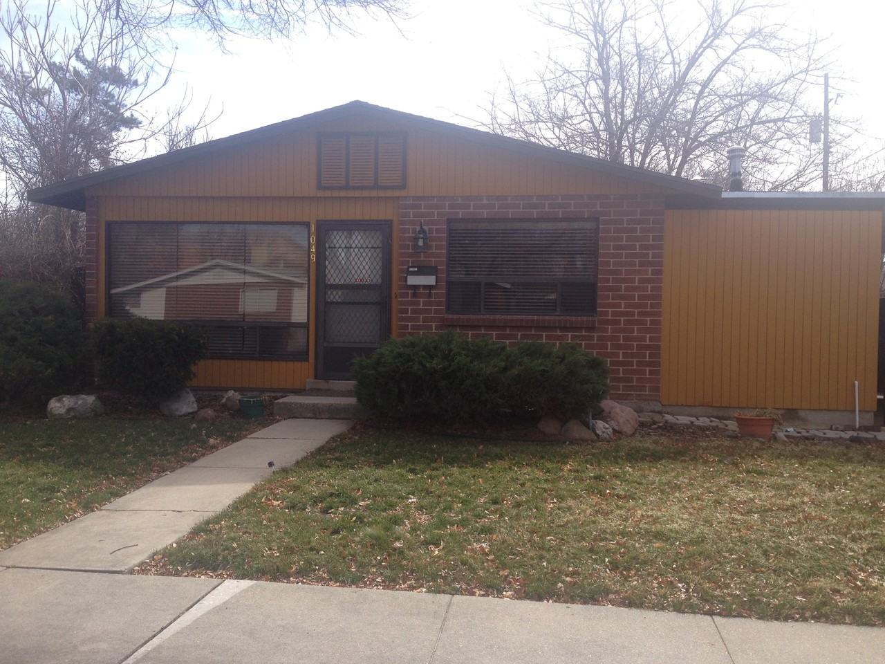 1049 Taffeta Dr - Photo 2 of 6