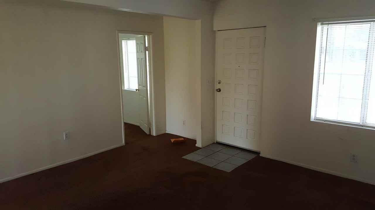 1495 W 9th St - Photo 3 of 6