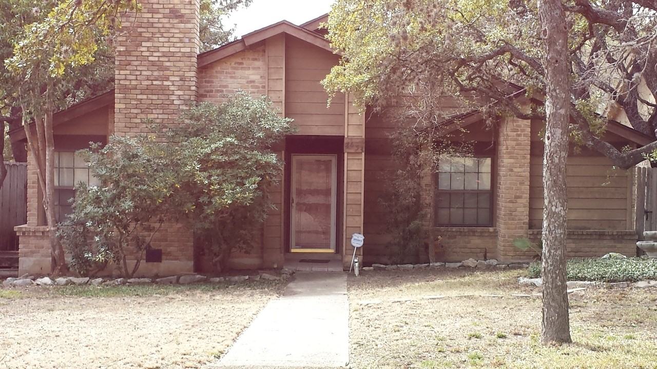 2654 Lockhill Selma Rd - Photo 2 of 12