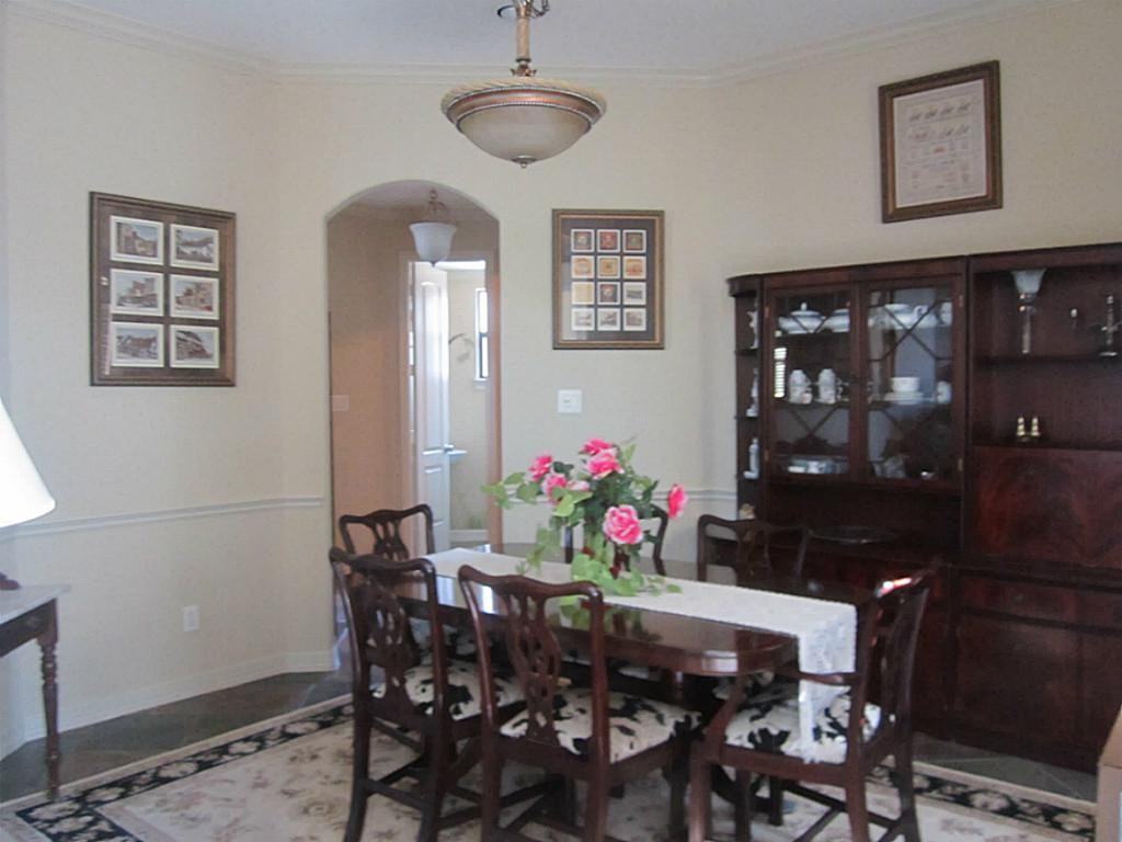 703 Pegasus Ln - Photo 3 of 30