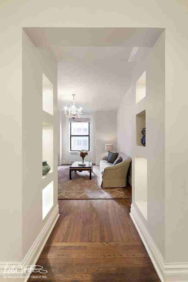 205 W 54th St
