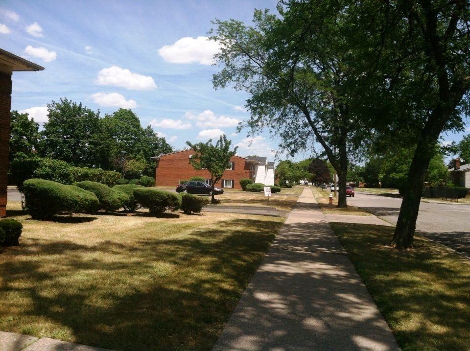 13836 John R St - Photo 2 of 4