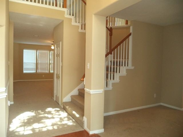 18446 Lakeview Cir - Photo 2 of 17