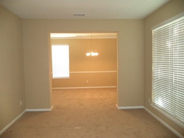 18446 Lakeview Cir - Photo 3 of 17