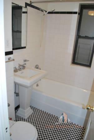 299-257 E 72nd St 82 - Photo 3 of 4