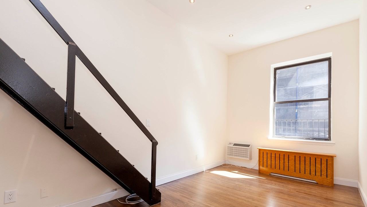 E 13th St & University Place - Photo 2 of 4