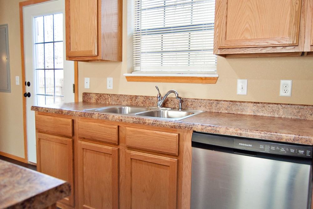 213 South Rolling Woods Way - Photo 3 of 16