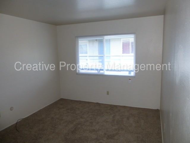 944 Amador Ave - Photo 2 of 7