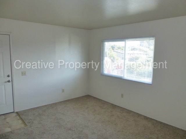 944 Amador Ave - Photo 3 of 7