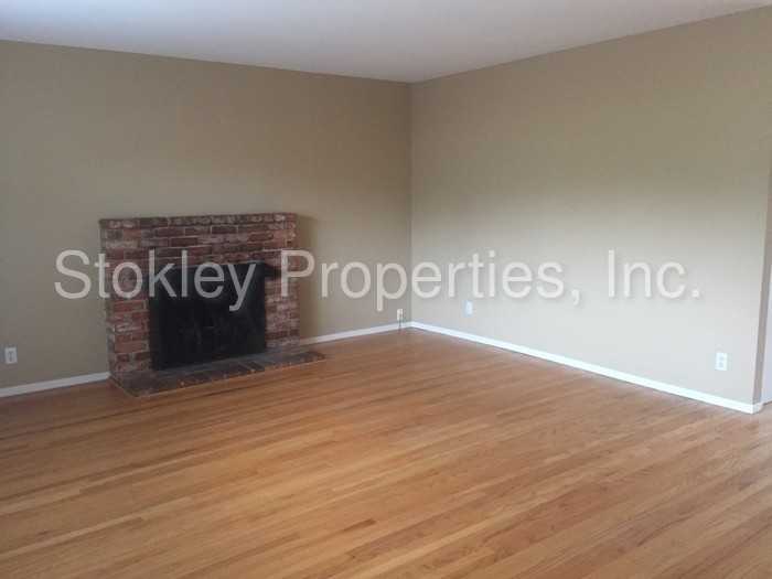 2030 Mallard Dr - Photo 3 of 12