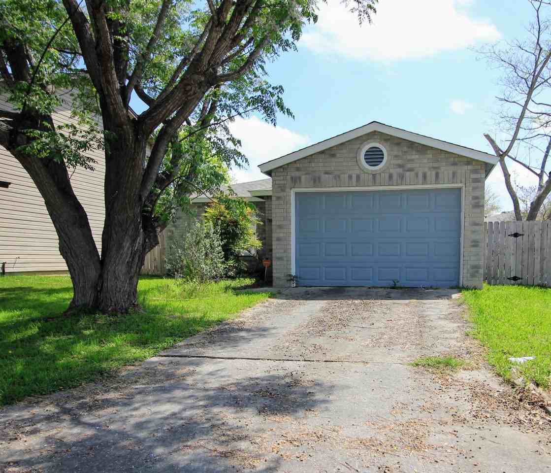 7606 Chatsworth - Photo 2 of 16