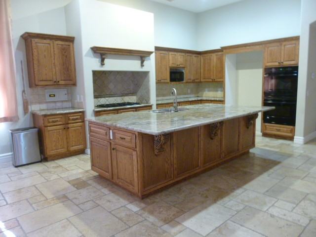 1261 N Nutmeg St - Photo 3 of 22