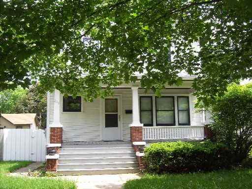 215 N Chicago Ave - Photo 2 of 8