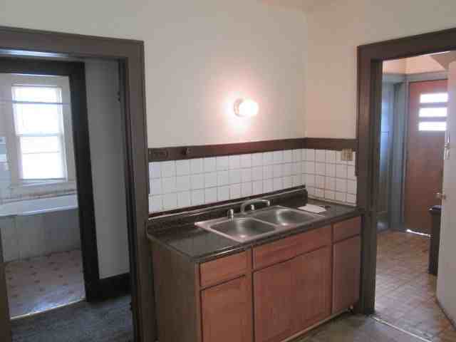 2614 N 35th St - Photo 2 of 8