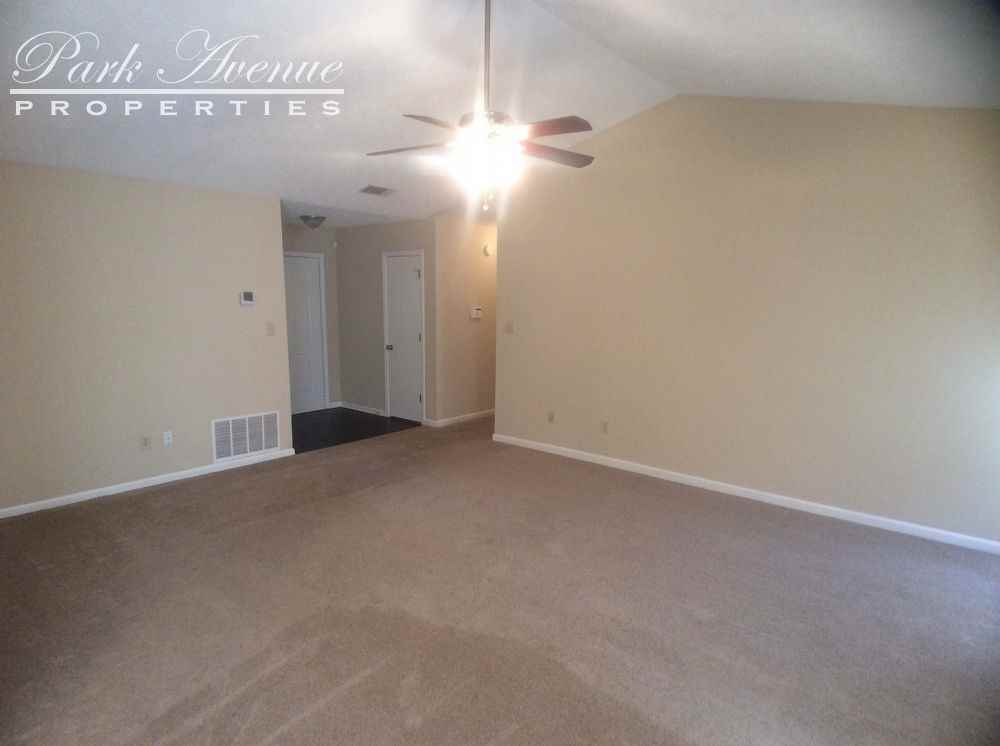 411 Fieldgreen Dr - Photo 3 of 18