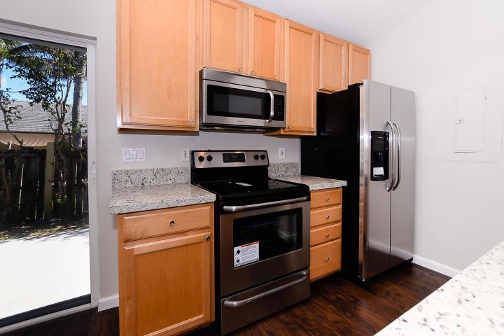 620 Oak Street - Photo 2 of 4