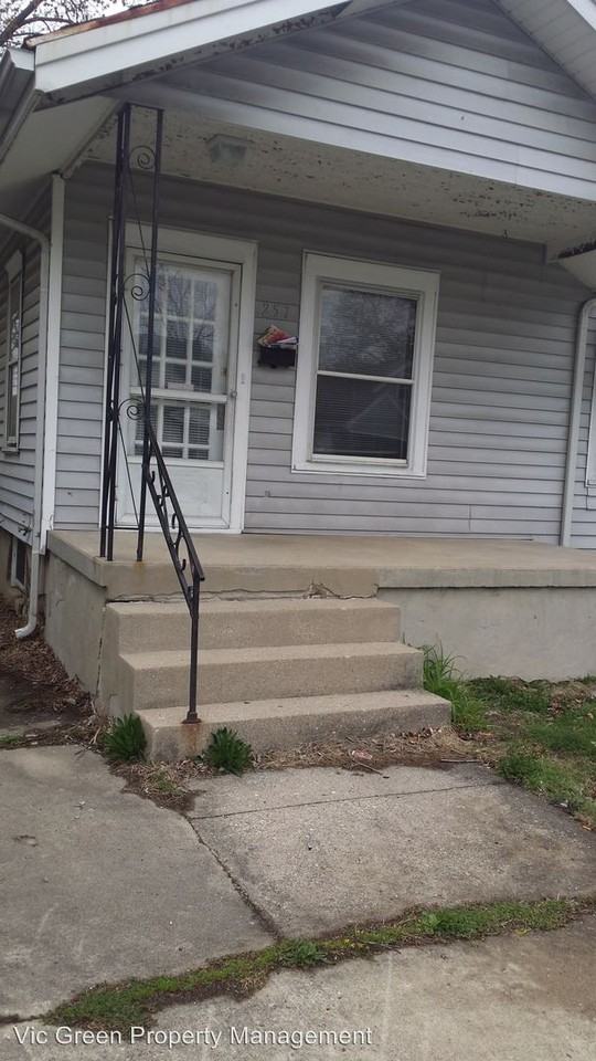 257 S Hedges St - Photo 2 of 7