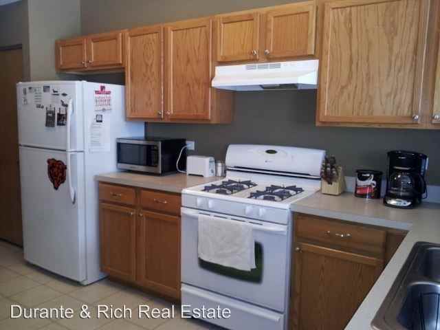 647 Arbor Cir - Photo 2 of 16