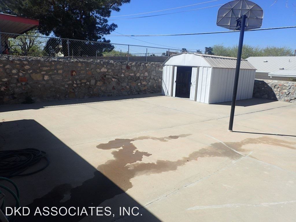 2221 Escarpa Dr - Photo 3 of 28