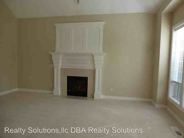 9111 NW Wood Rose Loop - Photo 3 of 22