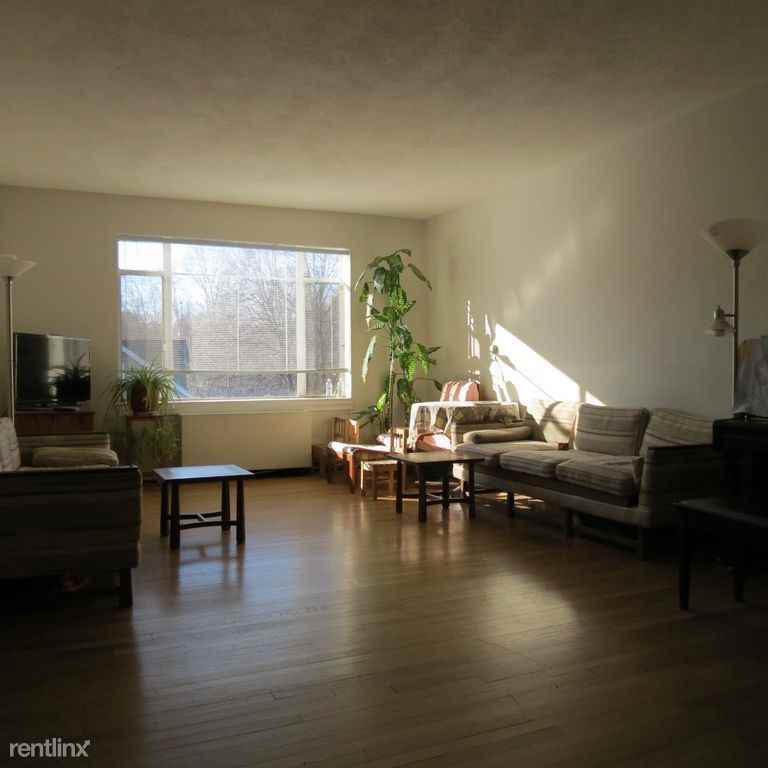 573 Washington St - Photo 3 of 12