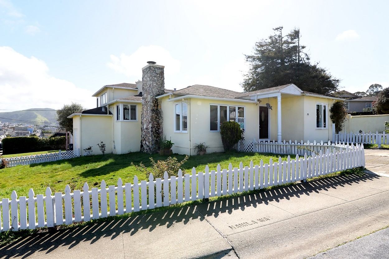 630 Manila Way - Photo 2 of 15