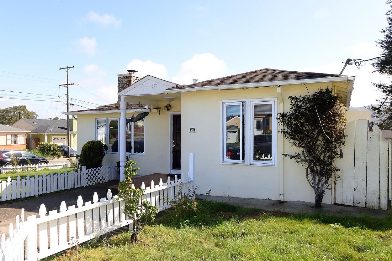 630 Manila Way - Photo 3 of 15