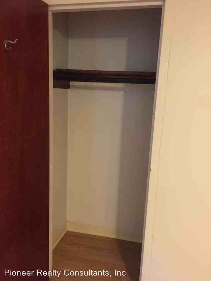 725 Mcdonald Pl - Photo 3 of 10