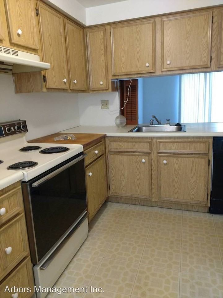 46 Shadow Dr - Photo 3 of 10