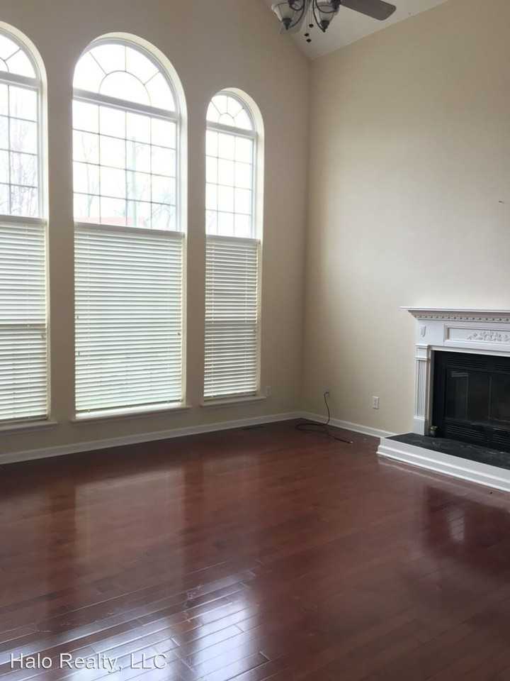 724 Canoe Ridge Point - Photo 2 of 13