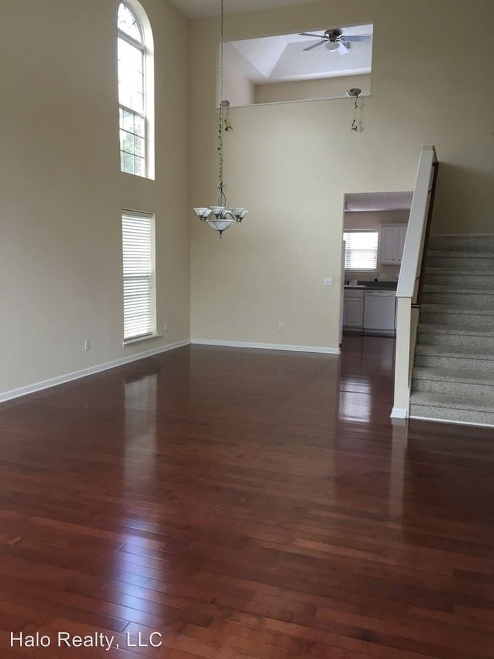 724 Canoe Ridge Point - Photo 3 of 13