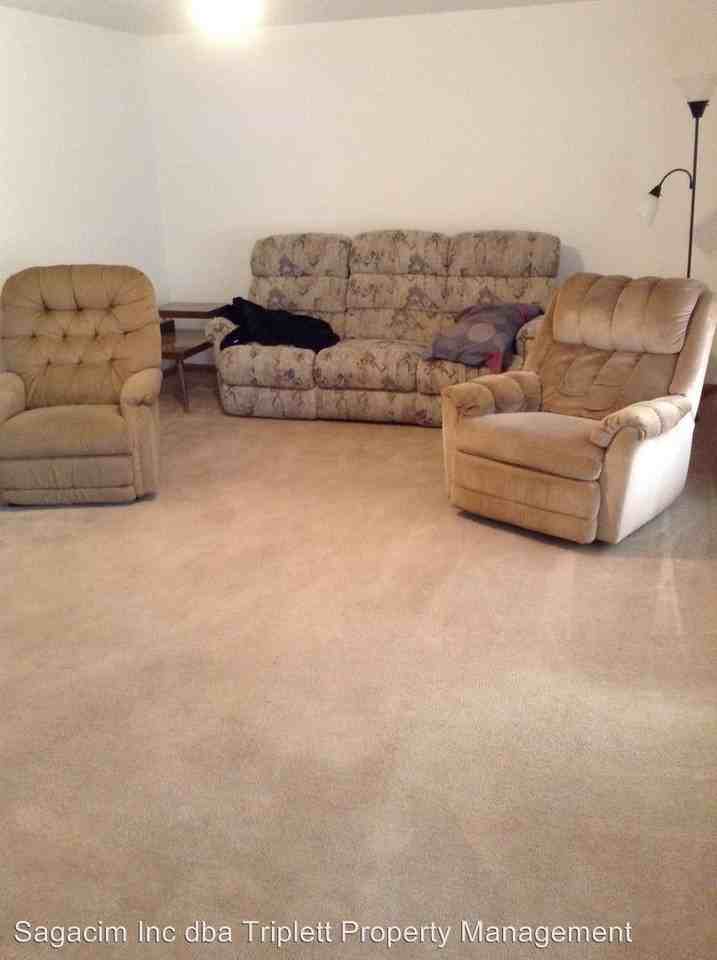 56733 170th St - Photo 2 of 11