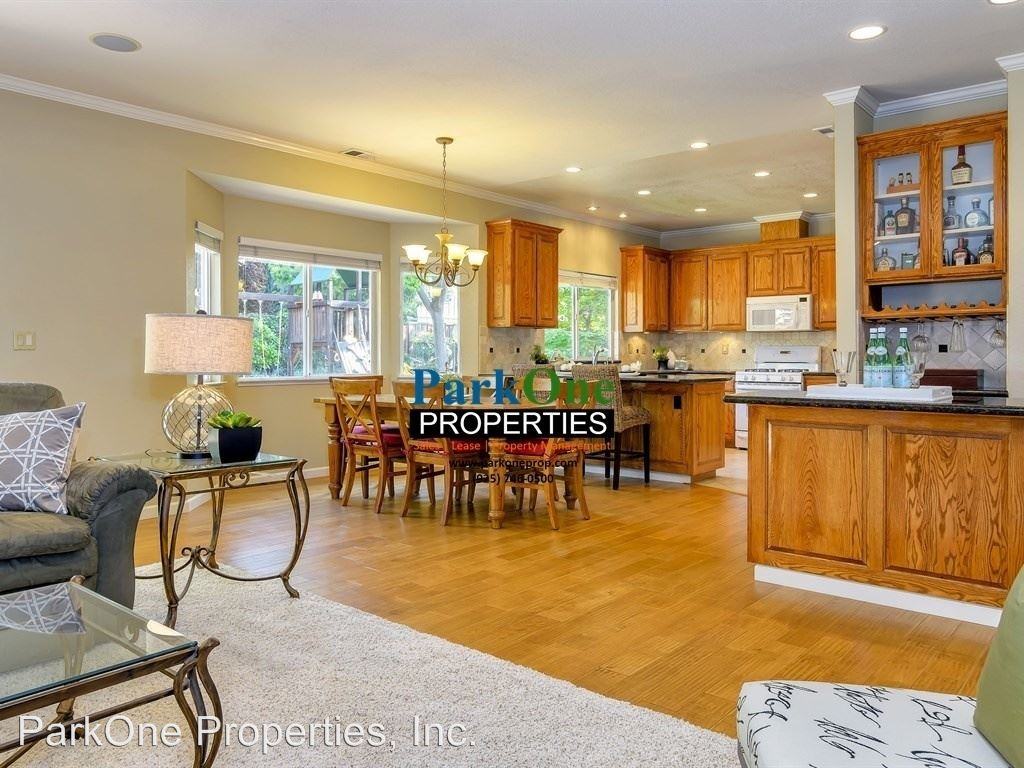 1051 Brightwood Ct - Photo 3 of 10