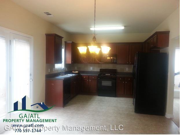 436 Crestmont Ln - Photo 3 of 10