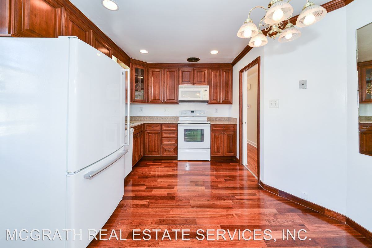 5721 Robinwood Ln - Photo 2 of 29