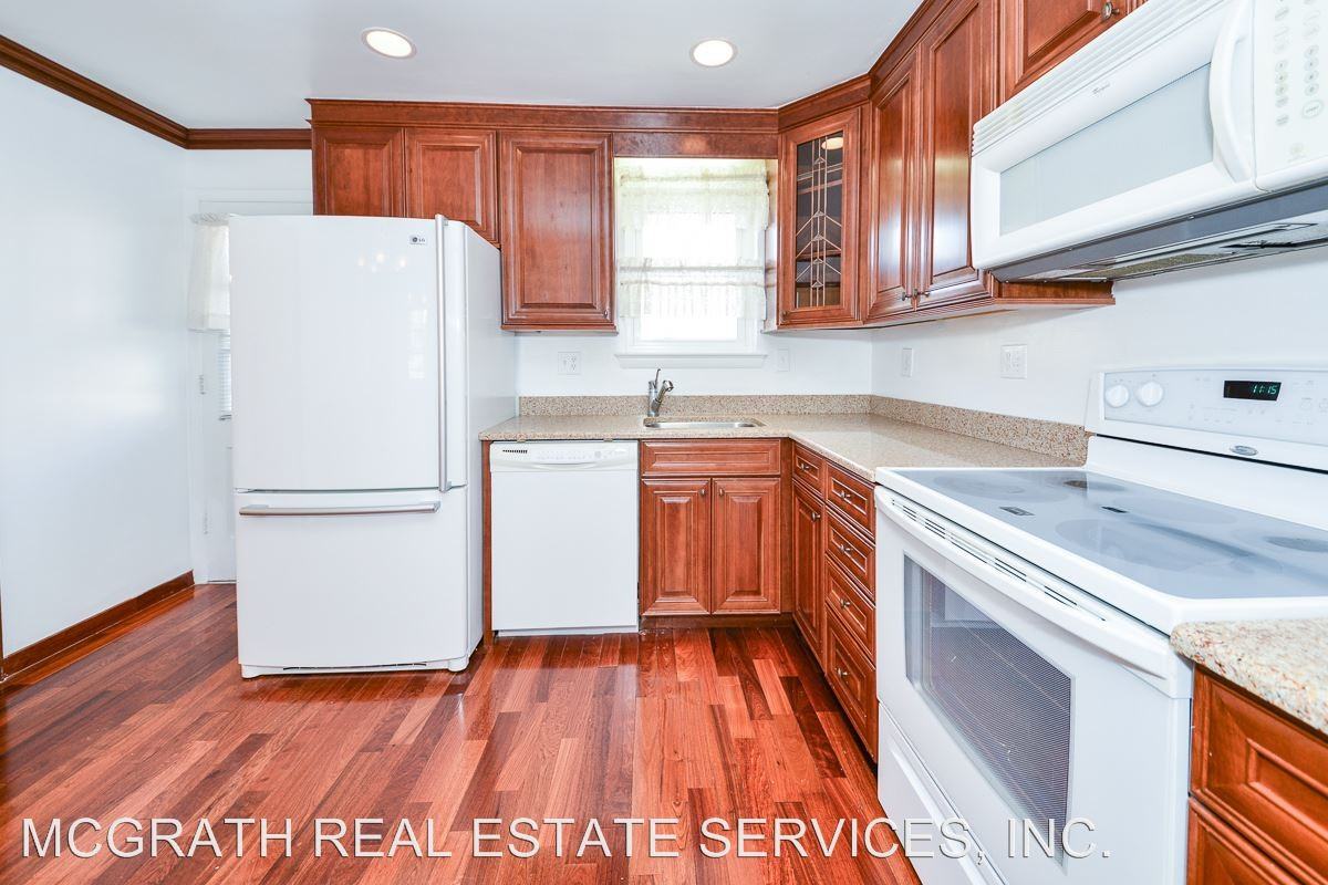 5721 Robinwood Ln - Photo 3 of 29
