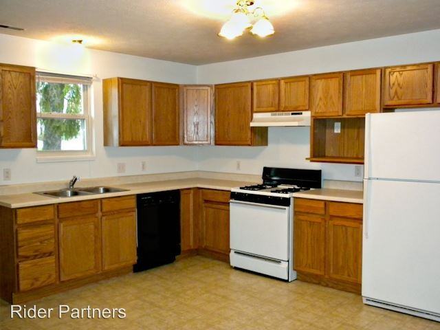 312 E 4th St - Photo 3 of 6