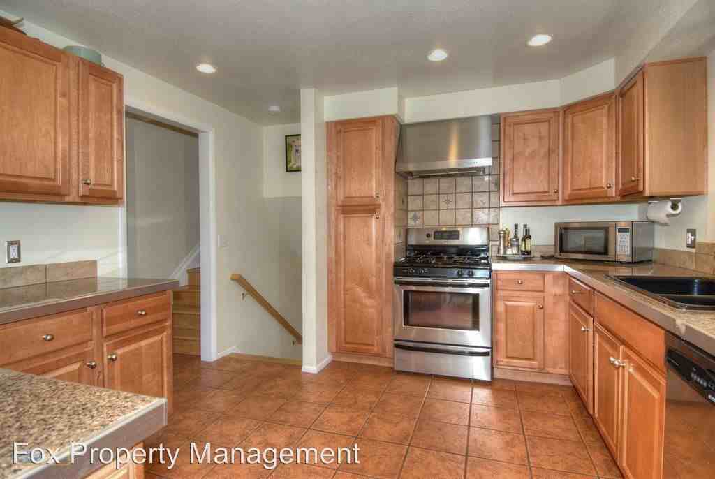 4230 Eutaw Dr - Photo 3 of 10