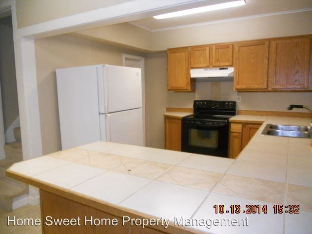 922 Lincoln St - Photo 2 of 12