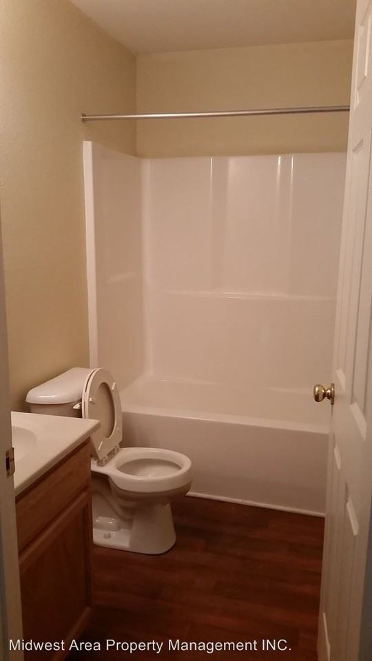 21049 Harbor Ln - Photo 3 of 9