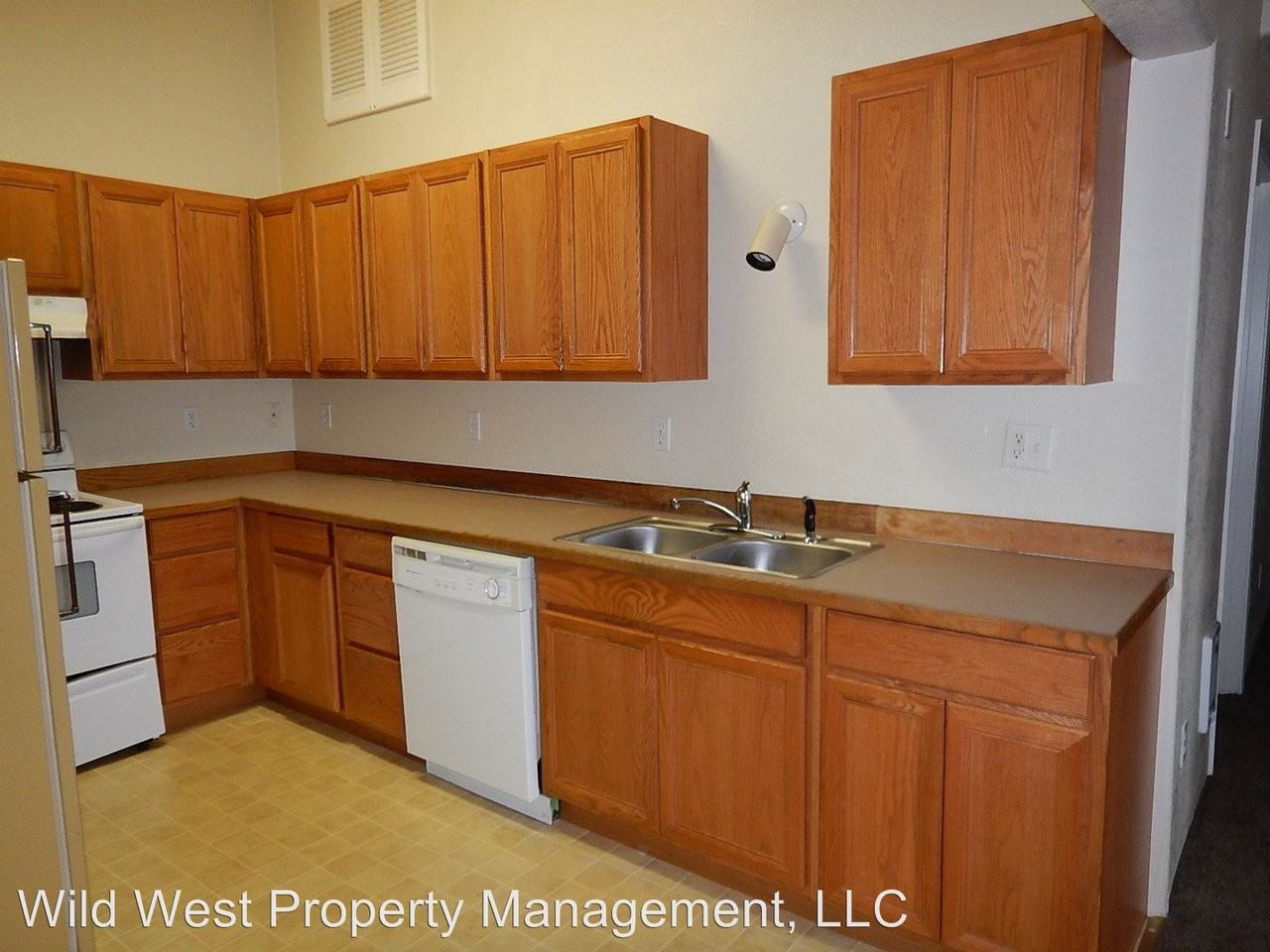 1507 NW Harwood Ave - Photo 2 of 5