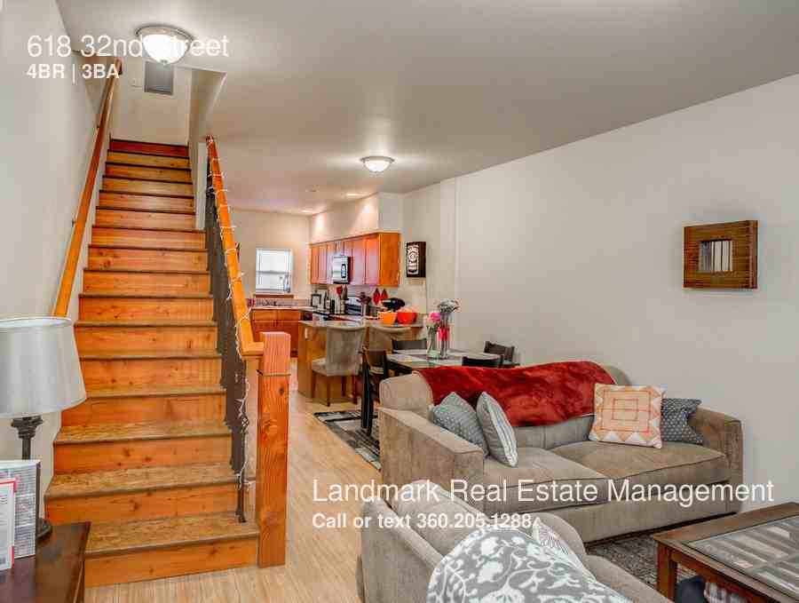 618 32nd St - Photo 2 of 7