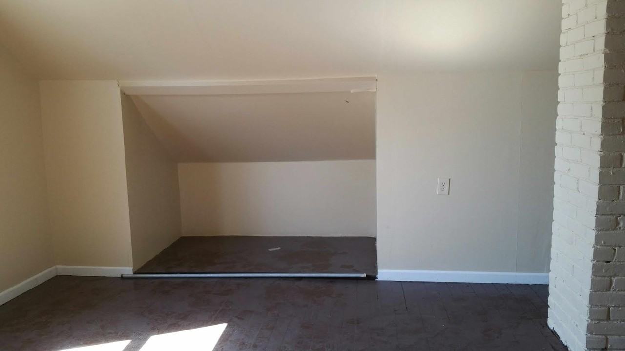 19228 Albany St - Photo 2 of 14