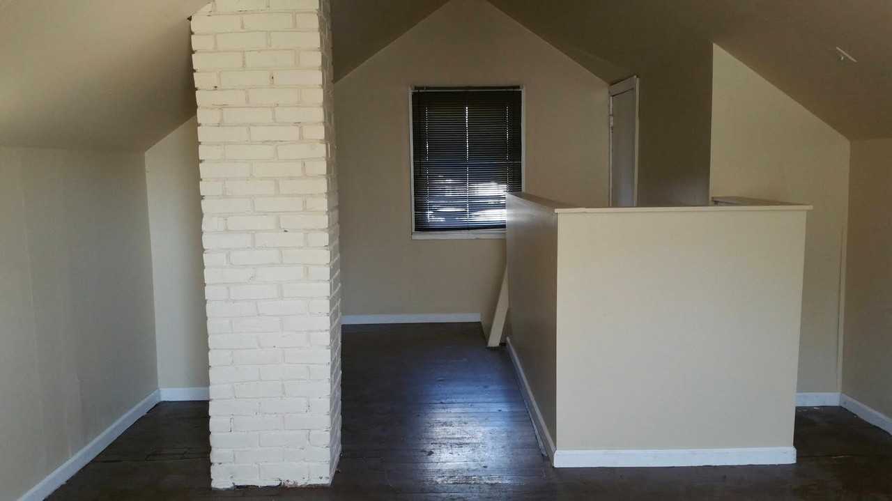 19228 Albany St - Photo 3 of 14