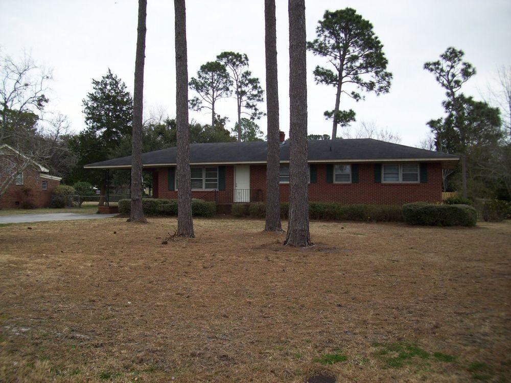 137 Stonewall Jackson Dr - Photo 2 of 17