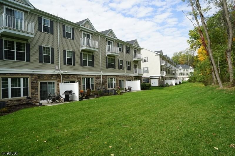 408 Waterview Ct - Photo 2 of 18