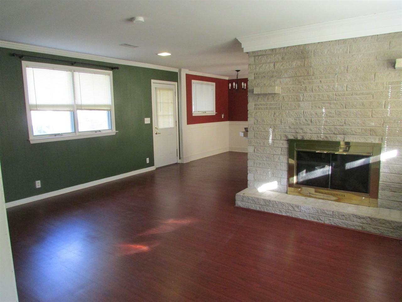 1103 Oak Dr - Photo 2 of 19
